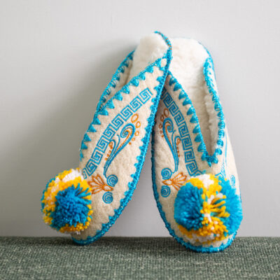 Griekse wollen sloffen pompon Griekse wollen sloffen pompon