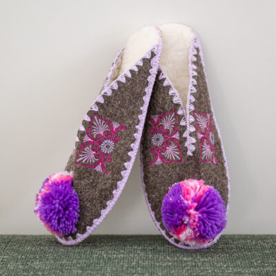 Griekse wollen sloffen pompon