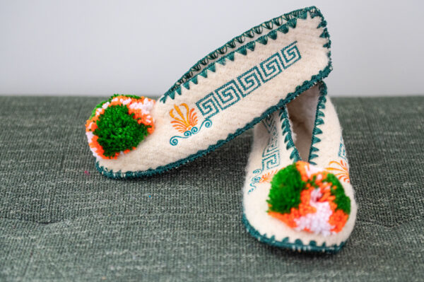 Griekse wollen sloffen pompon