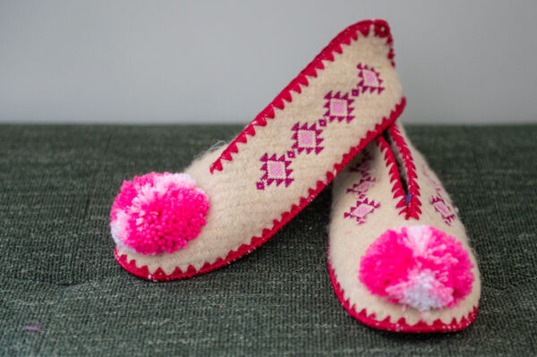 Griekse wollen sloffen pompon