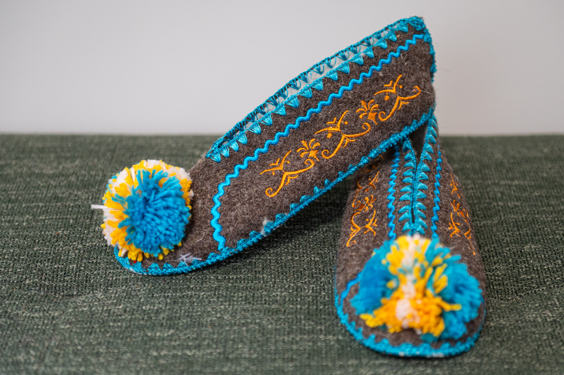 Griekse wollen sloffen pompon