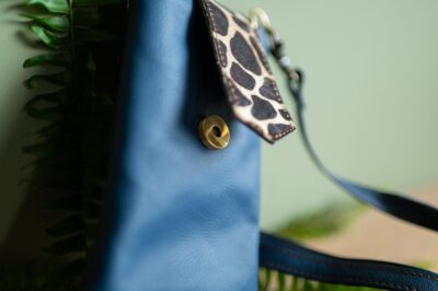 Telefoontas restleer blauw giraf