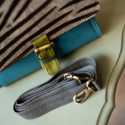 Handtas M zebra blauw restleer hengsel Handtas M zebra blauw restleer