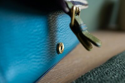 Handtas M zebra blauw restleer Handtas M zebra blauw restleer