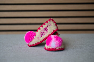 Kindersloffen Griekse wollen slof maat 18 wit roze Kindersloffen Griekse wollen slof maat 18 wit roze