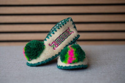 Griekse wollen kindersloffen wit groen roze maat 26