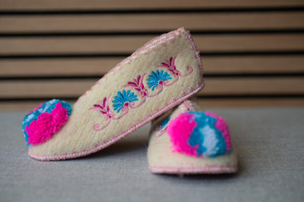 Griekse wollen kindersloffen maat 31/32 wit licht roze blauw